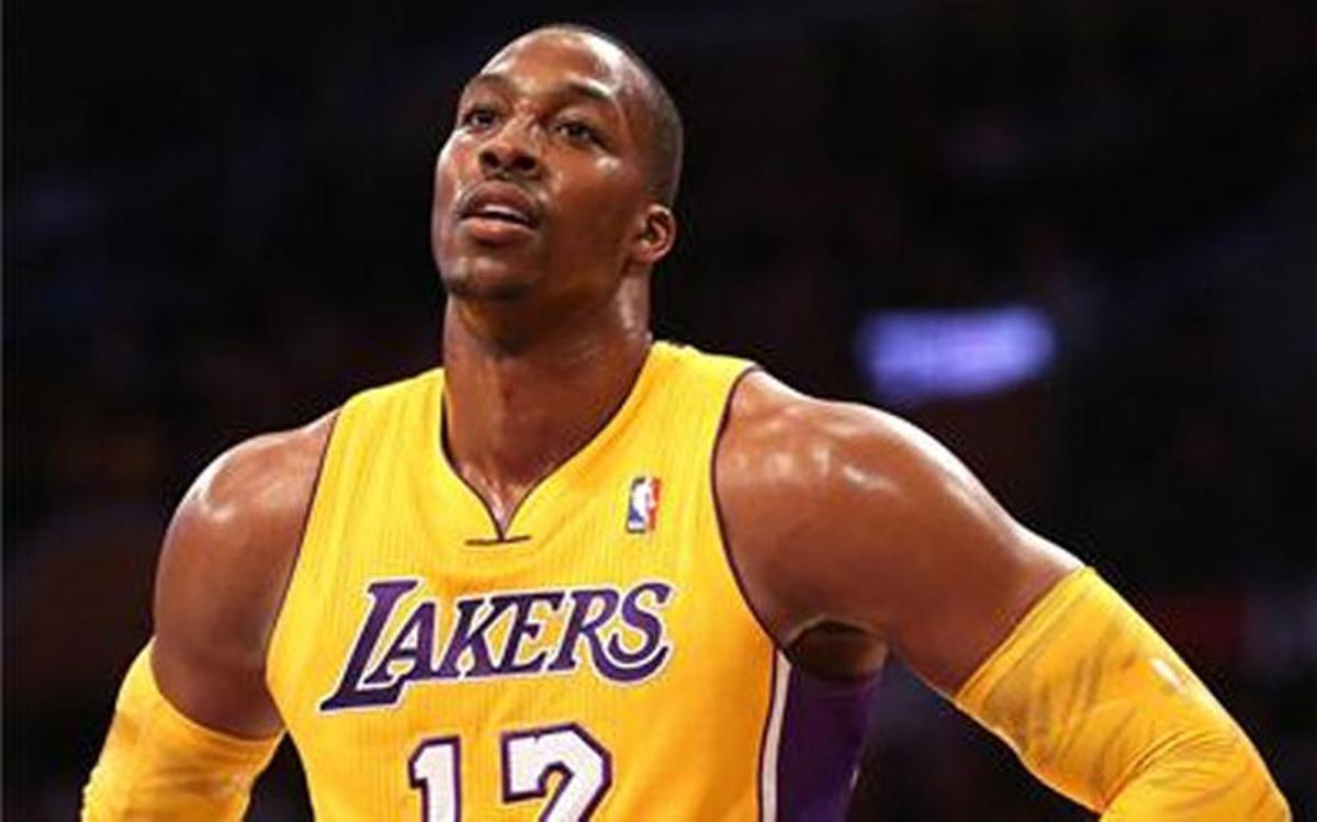 Howard se puso el mono de trabajo ante los Spurs