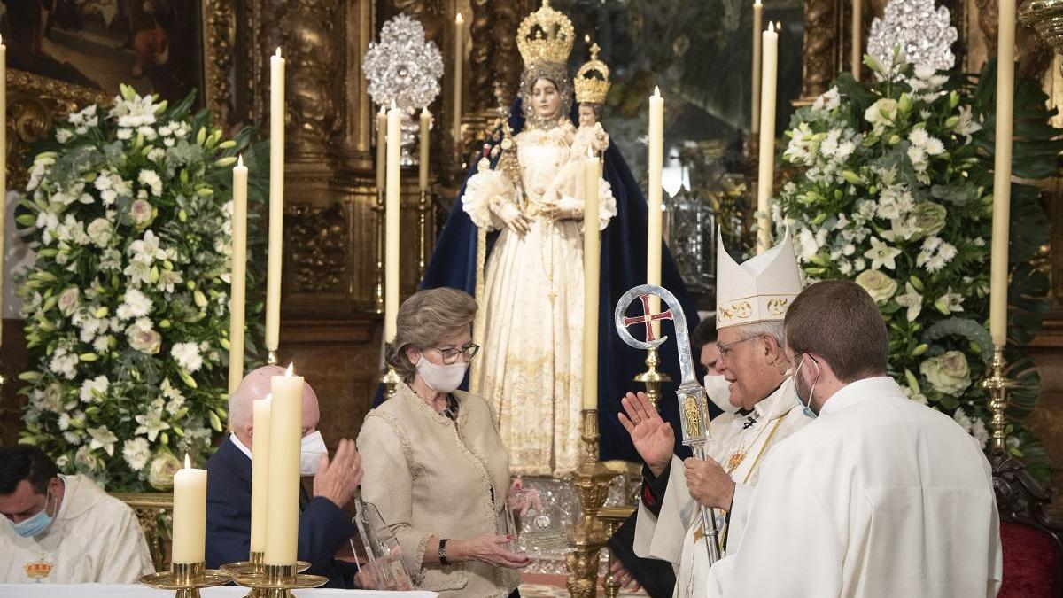 El obispo bendice los columbarios del Real Santuario de Aras en Lucena