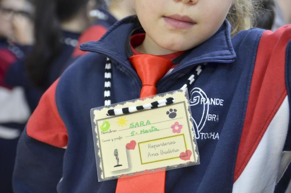 Alumnos de Infantil del colegio de la Grande Obra de Atocha, en la plaza de España, visitan LA OPINIÓN para conocer el funcionamiento de un diario.