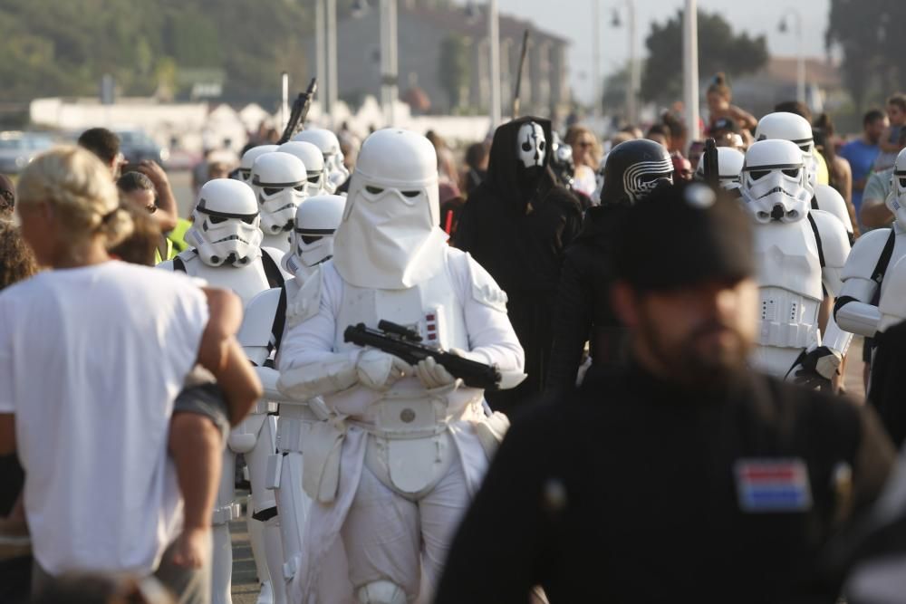 Asistentes al desfile de la Legión 501