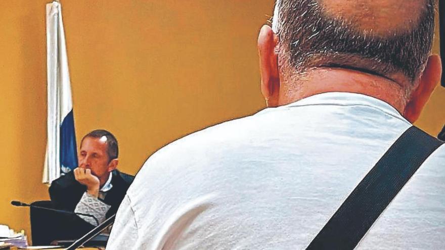 Un maître de un restaurante de Tenerife, acusado por ‘decantar’ a su bolsillo 70.000 euros