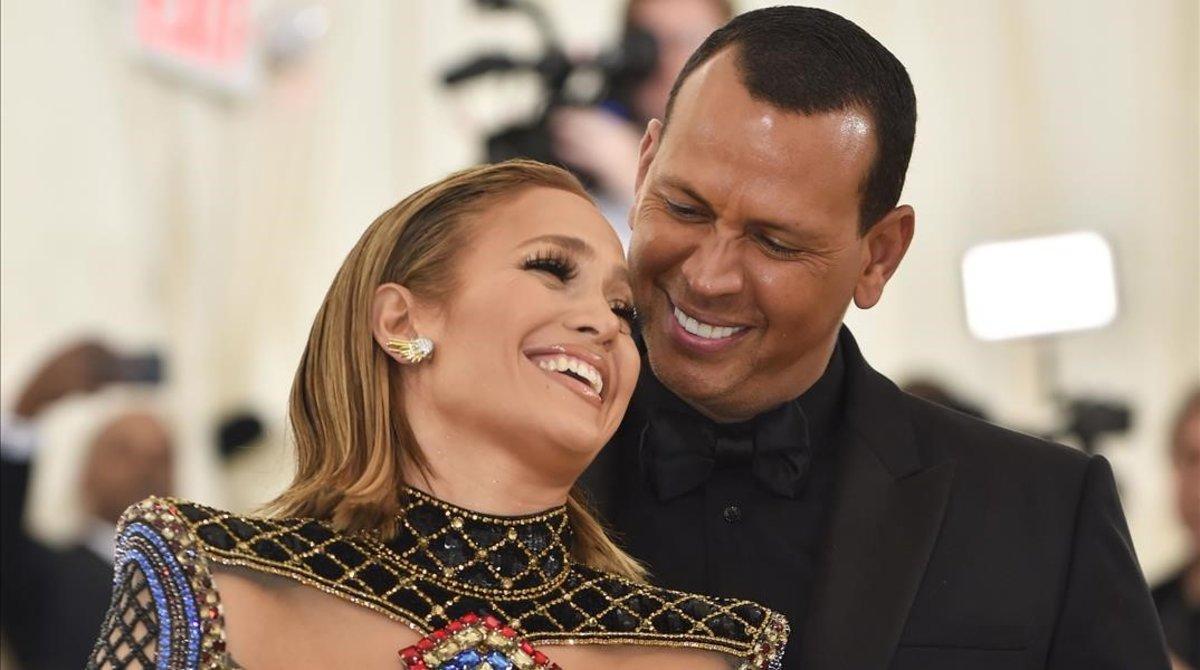 zentauroepp47291373 jennifer lopez and alex rodriguez arrive for the 2018 met ga190415164329