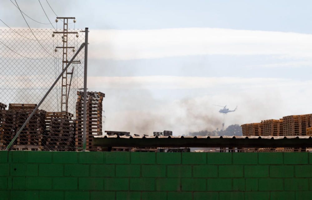 Un incendio en Aldaia es visible a varios kilómetros