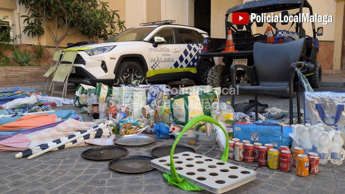 Algunos de los enseres que fueron intervenidos por la Policía local en el dispositivo de vigilancia de playas.