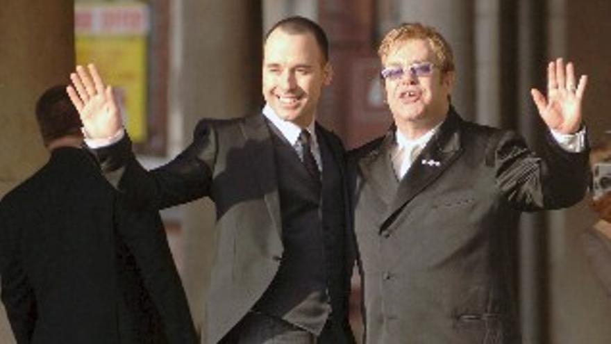 Elton John promueve un boicot contra Dolce & Gabbana