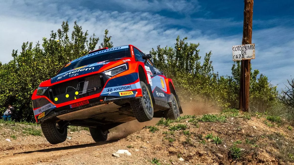 Pepe L車pez se reestrena con Hyundai con un podio