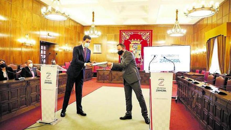 El consejero de la Presidencia, Ángel Ibáñez, y el presidente de la Diputación, Francisco Requejo.