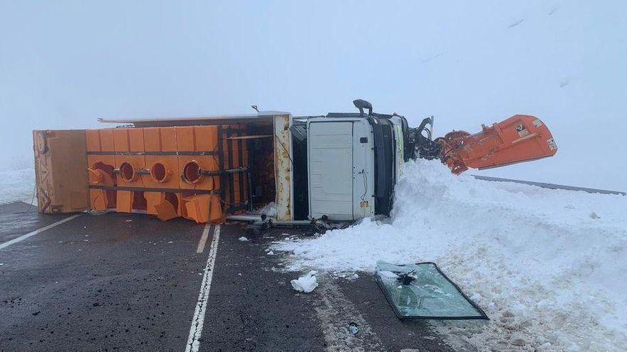 El conductor de la máquina quitanieves accidentado en Morella evoluciona favorablemente