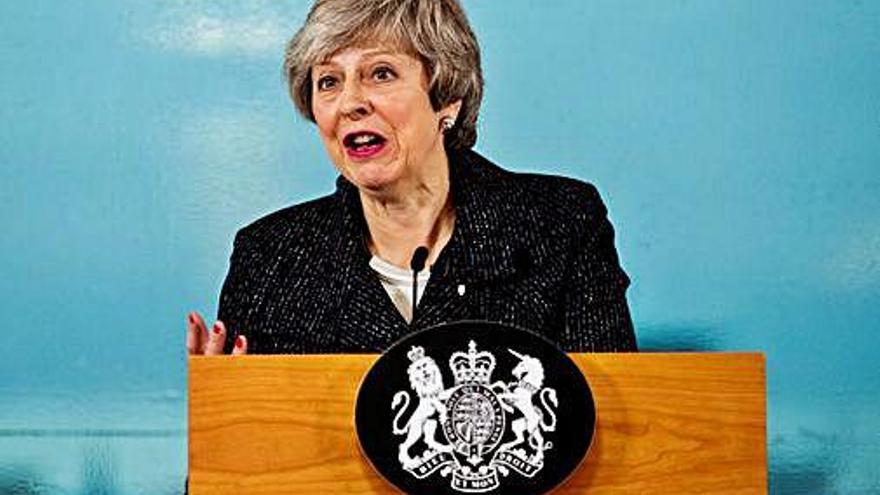 Theresa May va defensar a Belfast els seus plans per superar la paràlisi del Brexit.