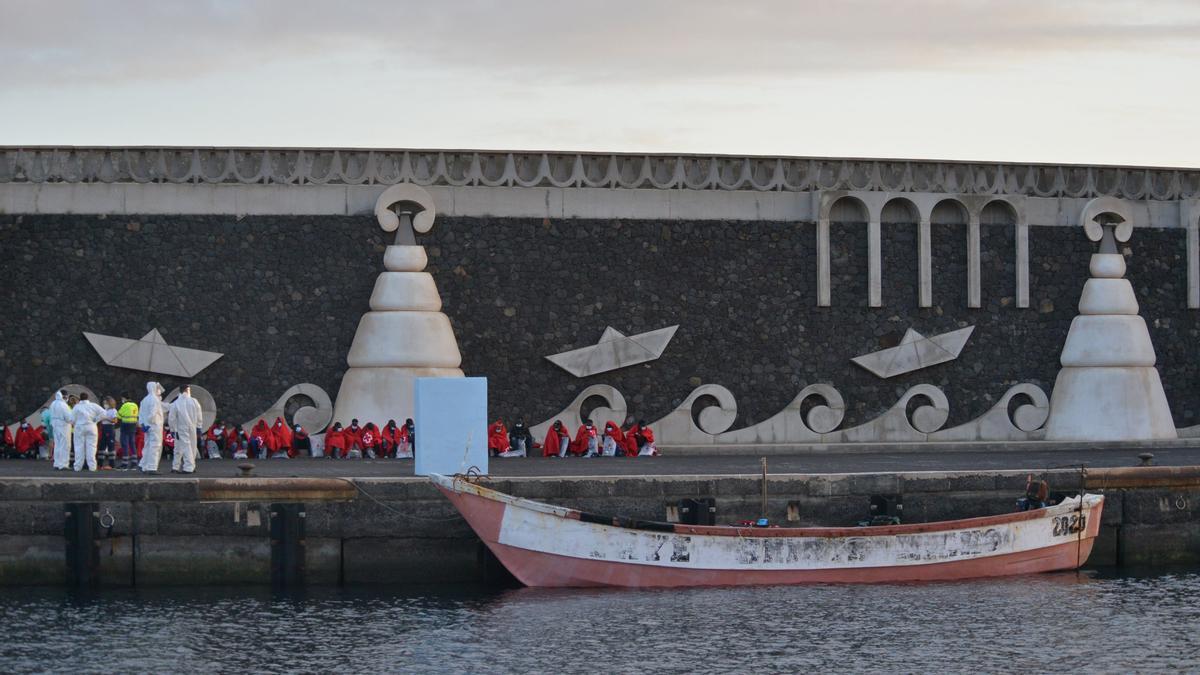 Llega una patera con 48 subsaharianos al sur de la isla de El Hierro