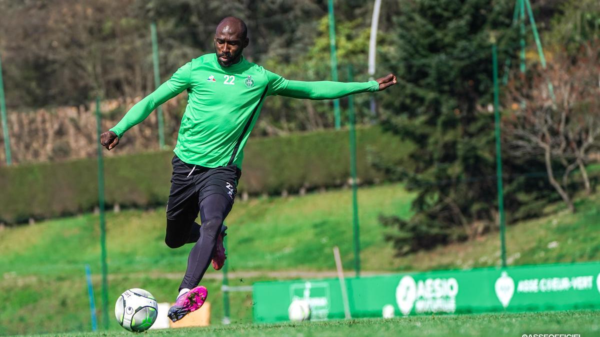 Mangala tuvo un paso fugaz por el Saint-Étienne antes de quedarse sin equipo