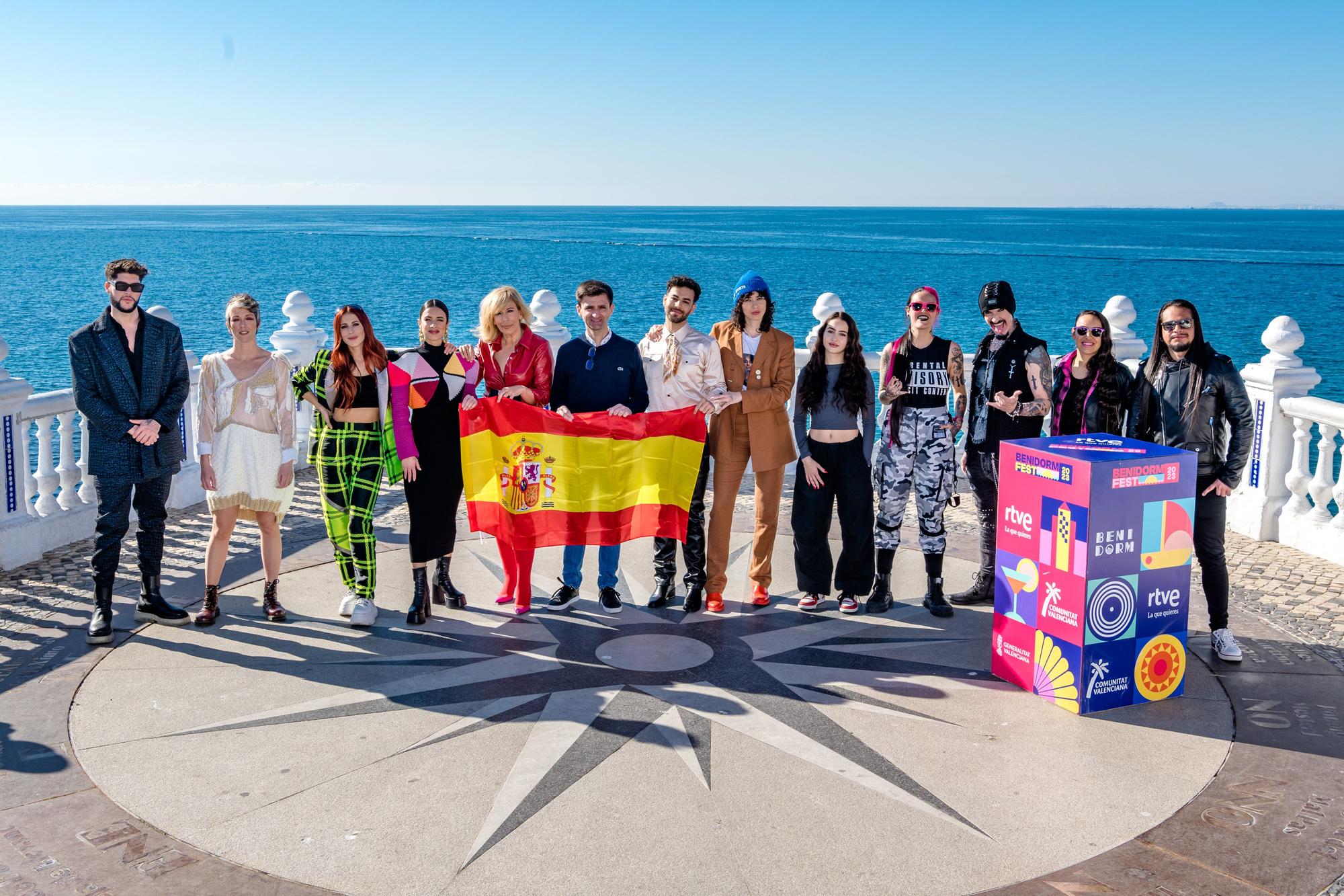 Baño de masas de los finalistas del Benidorm Fest en el castillo de Benidorm