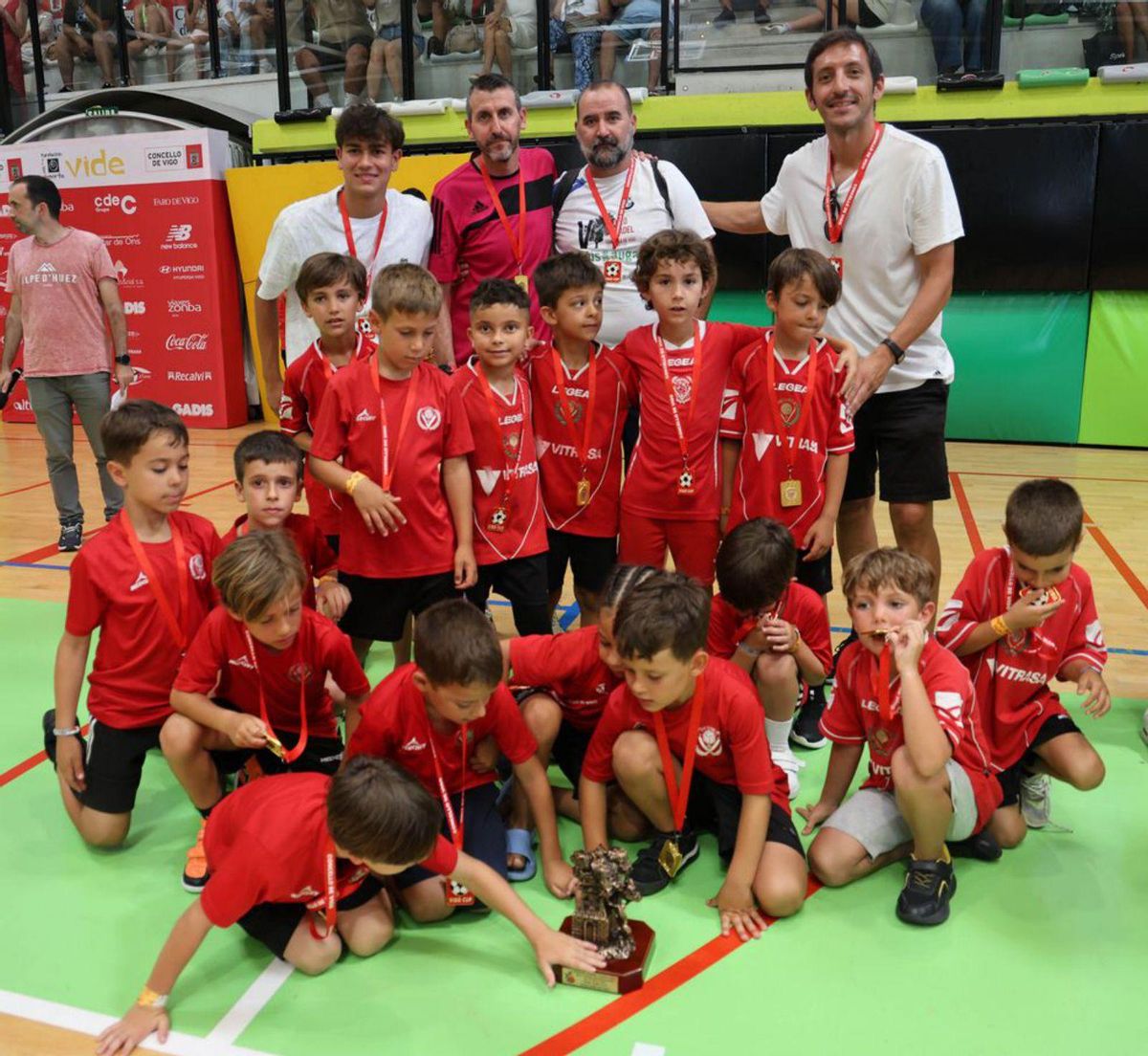 El Casablanca femenino,
con sus trofeos.
