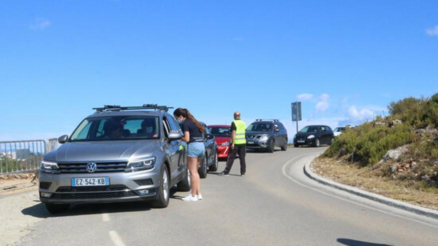 Cues el primer dia de tancament d'accés al Cap de Creus