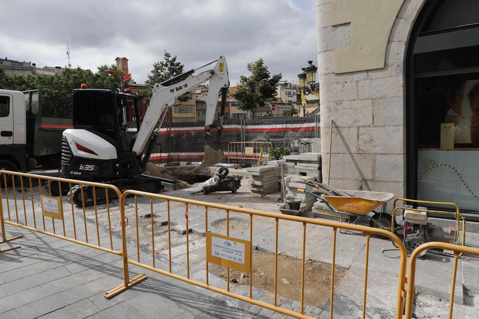 Troben un pany de muralla a la Rambla de Girona