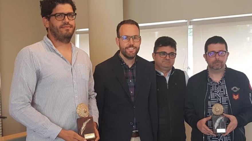 Héctor Díez junto a los premiados del mes de enero y febrero de Emprendedor del Mes