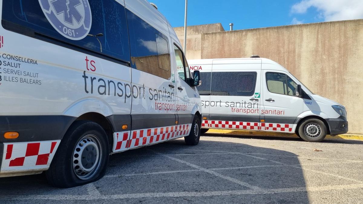 Pinchan las ruedas a seis ambulancias en el aparcamiento del hospital de Ibiza