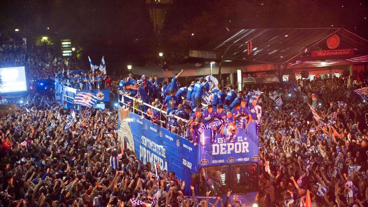 Celebración en autobús descapotable en el ascenso de 2012