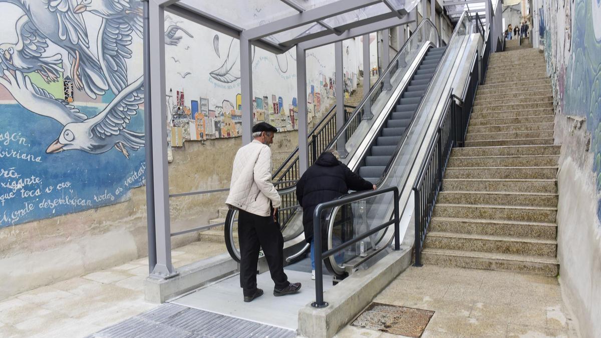 Vecinos estrenan las escaleras de Adelaida Muro