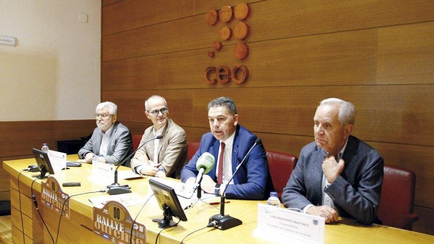 Fernández, Vázquez, Franciso Fernández y Aragonés, ayer durante la presentación. // Carlos Peteiro