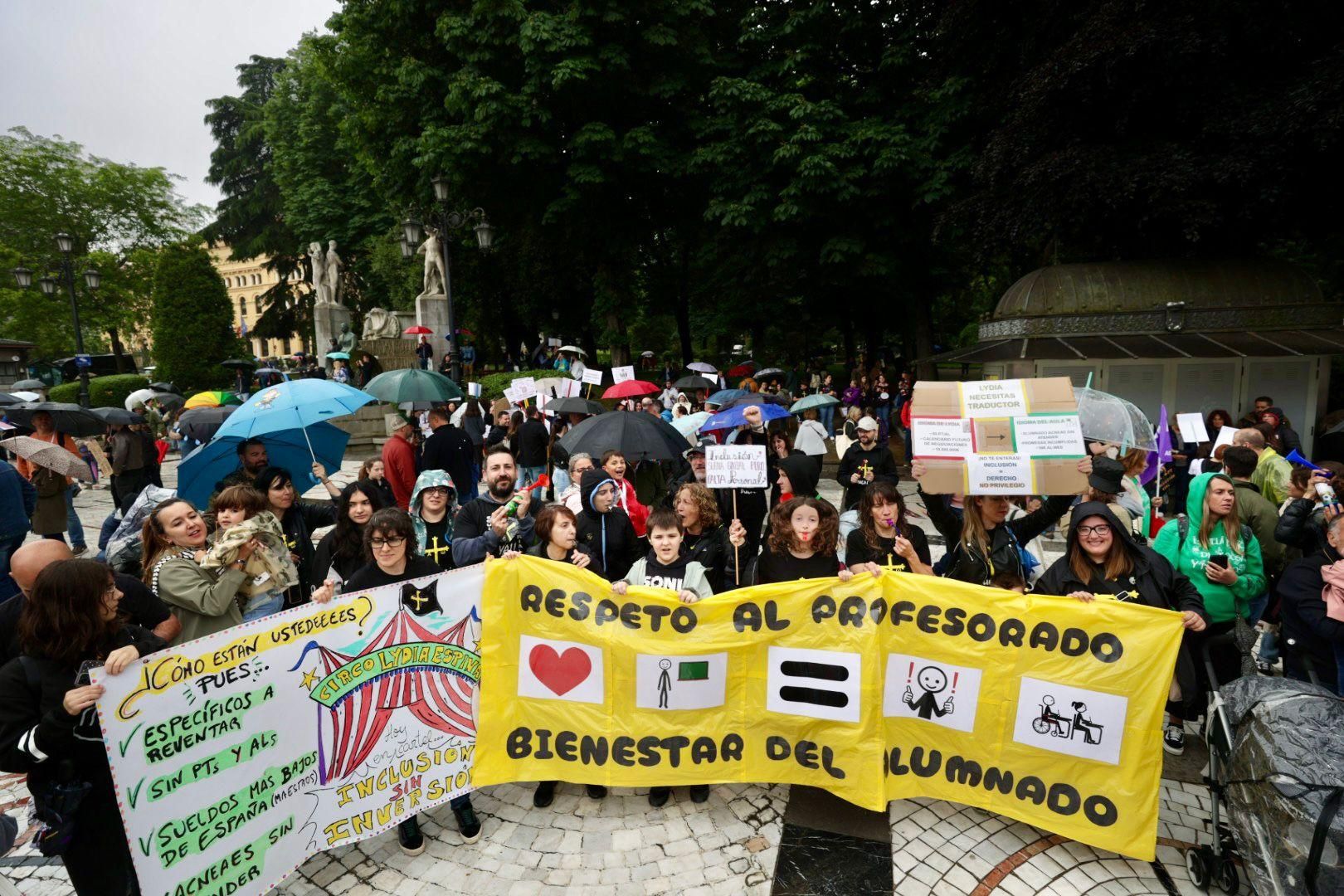 EN IMÁGENES: Así fue la gran manifestación de profesores por la enseñanza pública asturiana