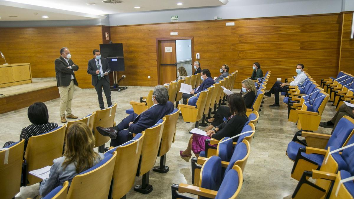 Un momento de la presentación ayer en el salón de actos de los juzgados de Pardo Jimeno.