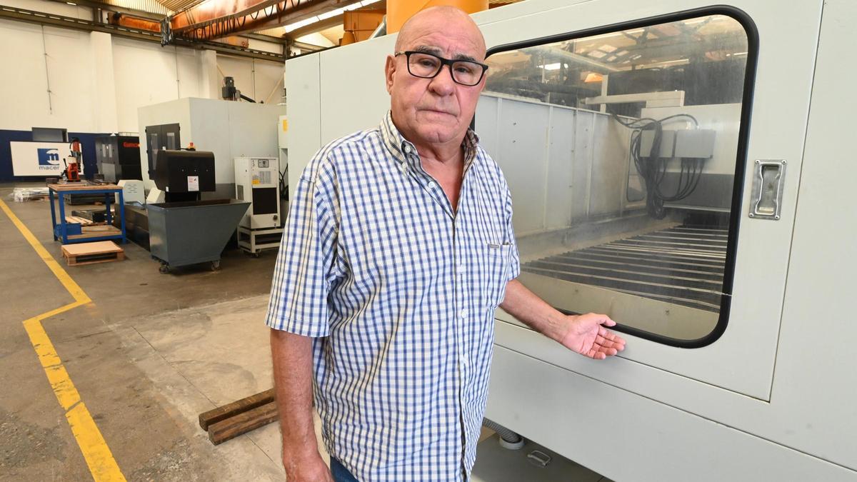 PIONERO. El presidente de Macer, Agustín Poyatos, en las dependencias la compañía de tecnología cerámica.