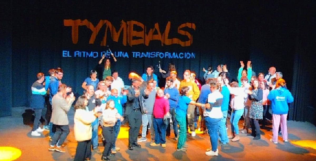 Los participantes sobre el escenario.
