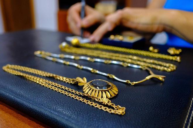 Así trabaja una tienda de compro oro en Palma