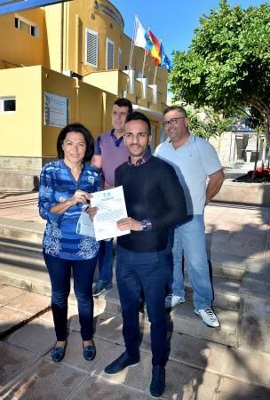 03/12/2018 ARGUINEGUÍN, MOGÁN. Rueda de prensa de la oposición sobre el aparcamiento de Arguineguín. SANTI BLANCO  | 03/12/2018 | Fotógrafo: Santi Blanco