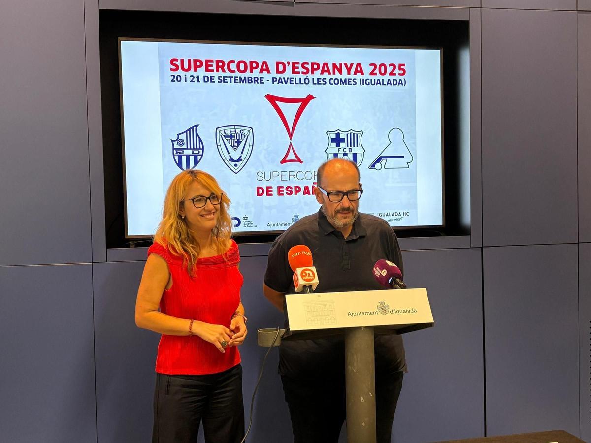 Manel Burón, amb la regidora d'Esports, Patrícia Illa, quan va presentar la Supercopa que es va organitzar l'any passat a la ciutat