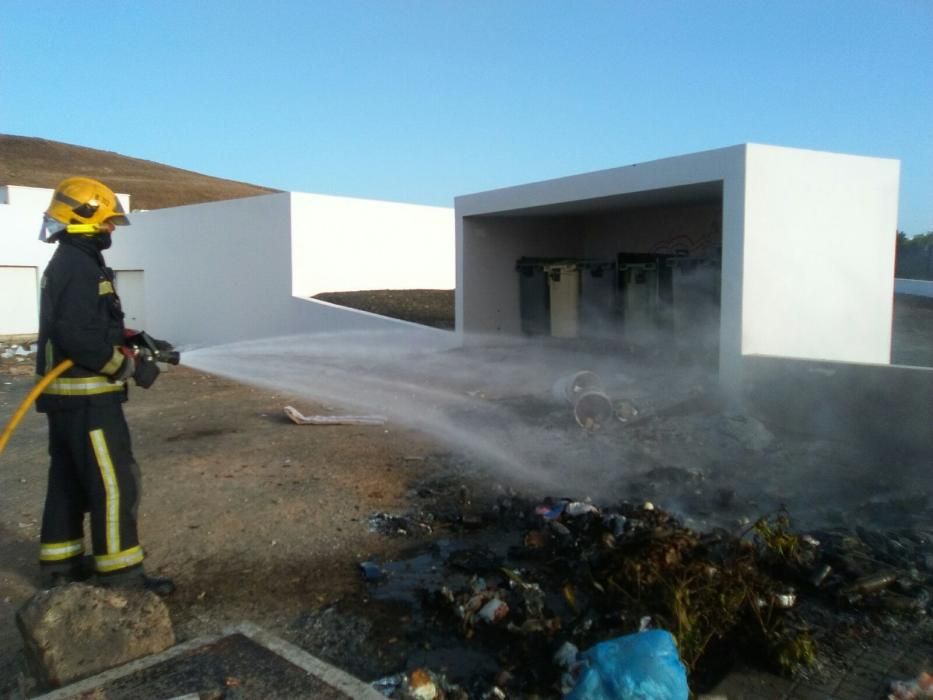 Incendio de restos de poda en Playa Blanca