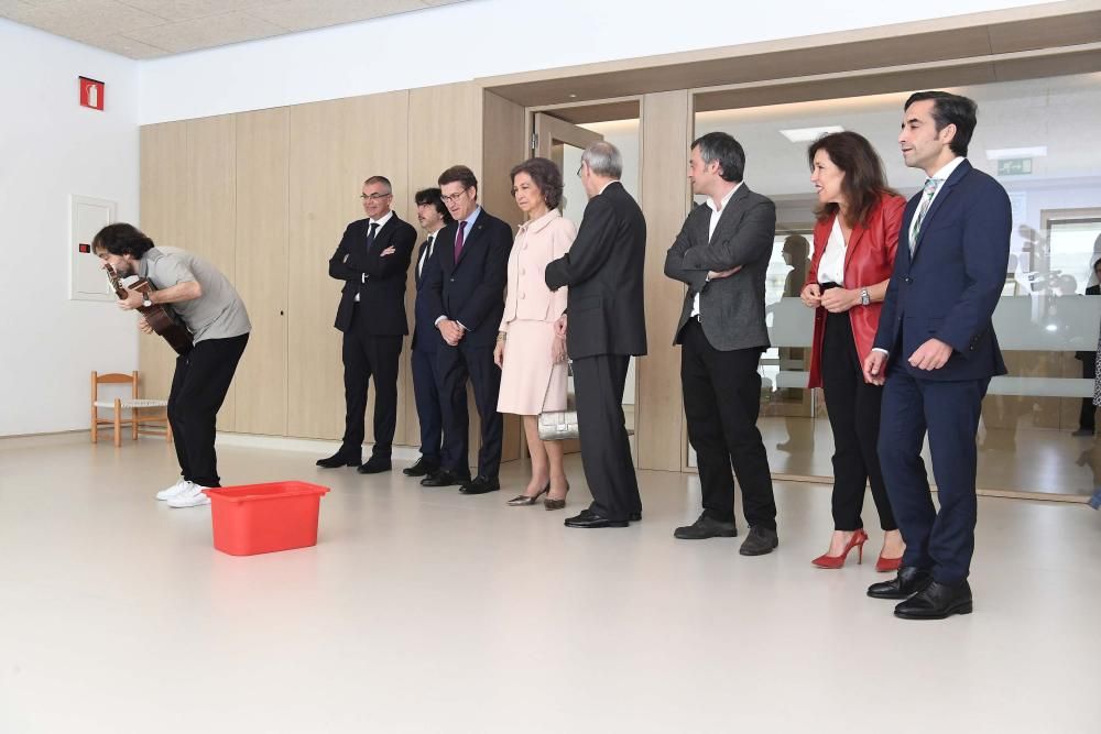 La madre de Felipe VI preside en la ciudad la celebración de los cien años de la institución benéfica y social.