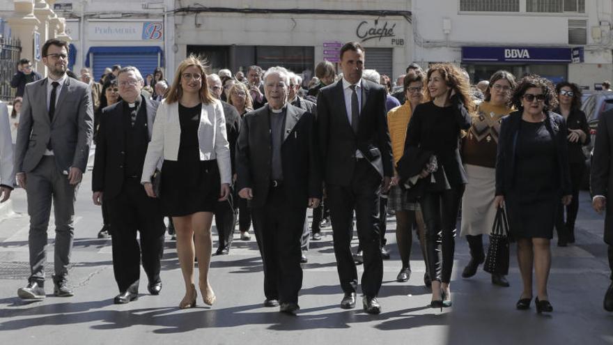 El pasacalles previo al homenaje en el Teatro Cervantes