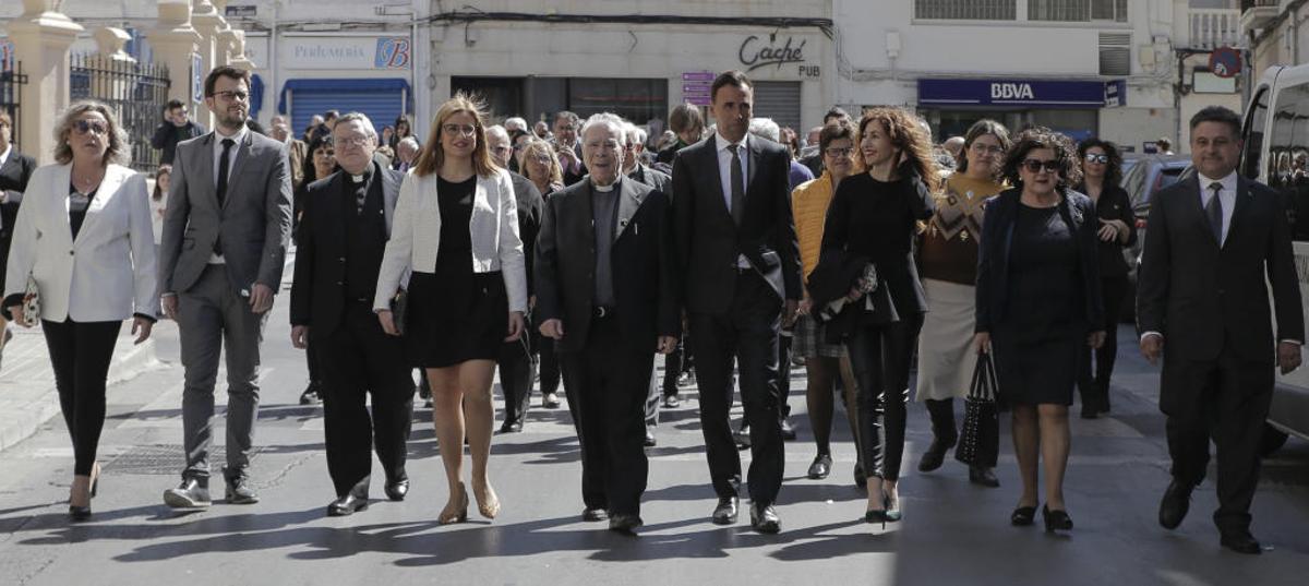El pasacalles previo al homenaje en el Teatro Cervantes