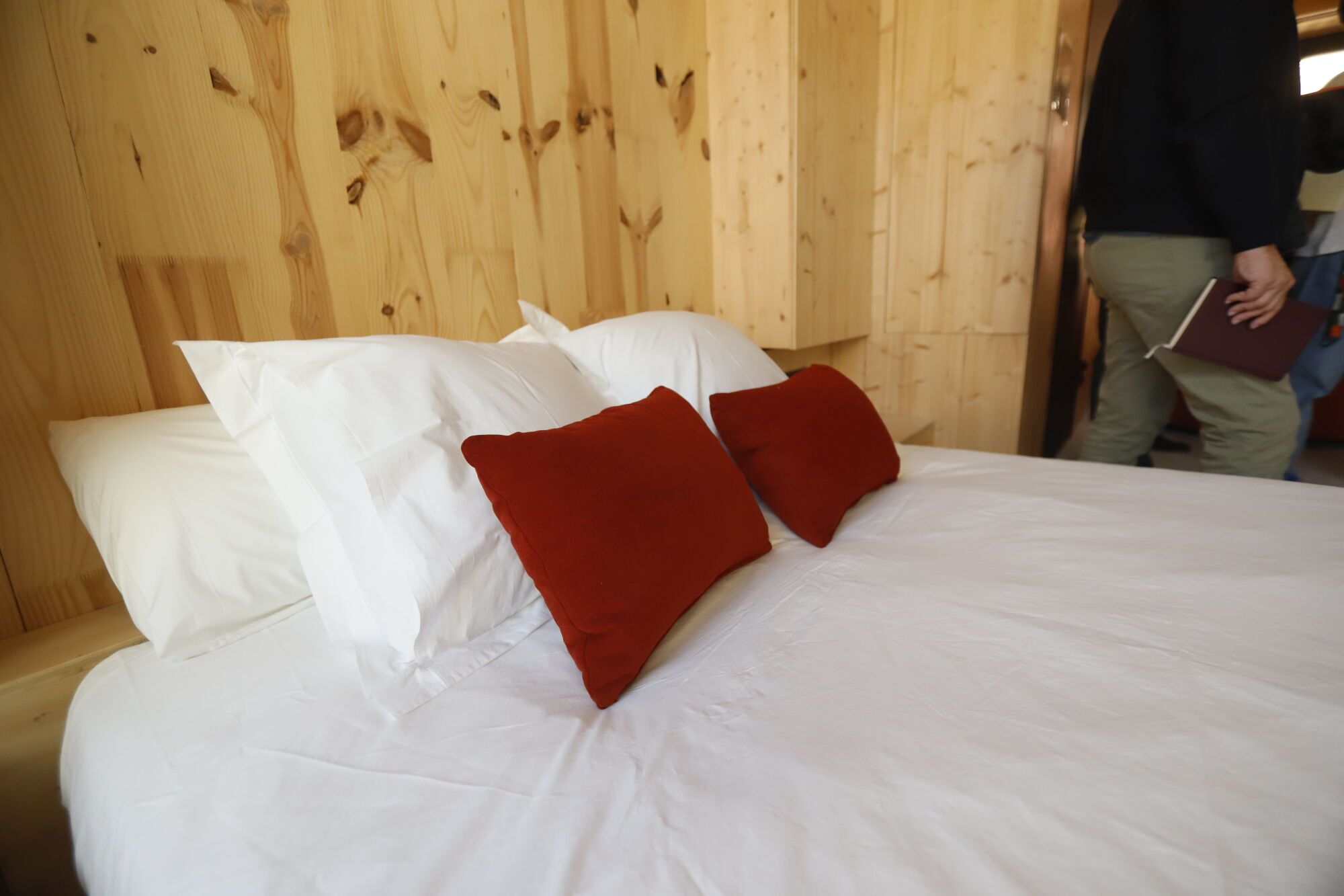 Así es por dentro el edificio que se montó como un mueble de Ikea en cinco días en el centro de Zaragoza