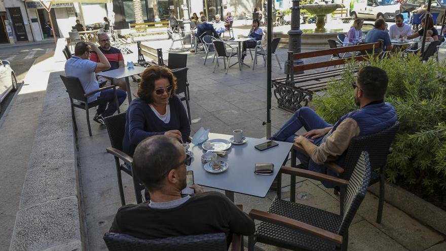 Las terrazas de Elche podrán abrir desde este lunes hasta las 2.30 de la mañana