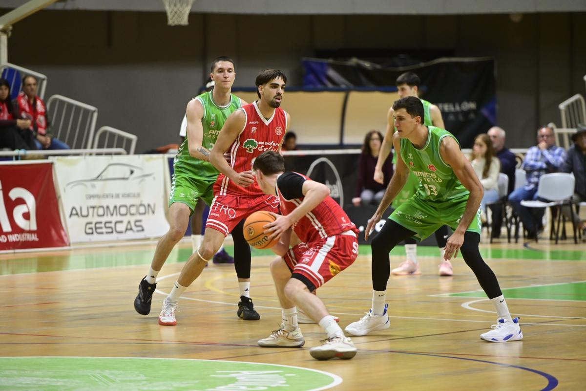 Los benicarlandos aguantaron bien el primer cuarto ante un Amics en racha.