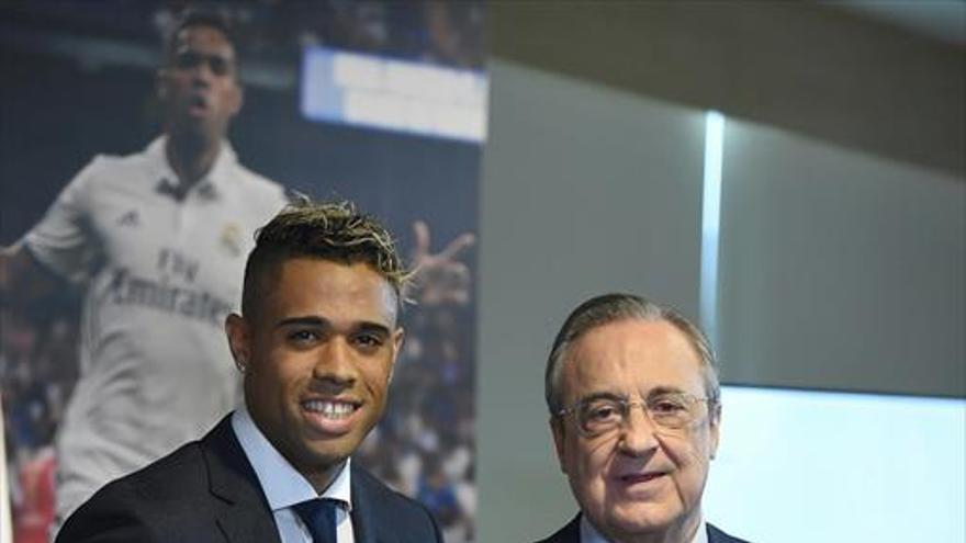 El Madrid presenta a Mariano con el ‘7’ de Cristiano