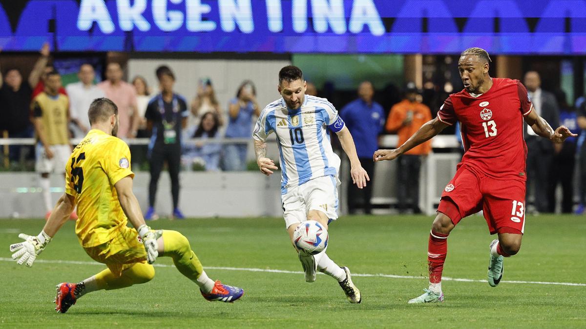 Lionel Messi durante el partido ante Canadá