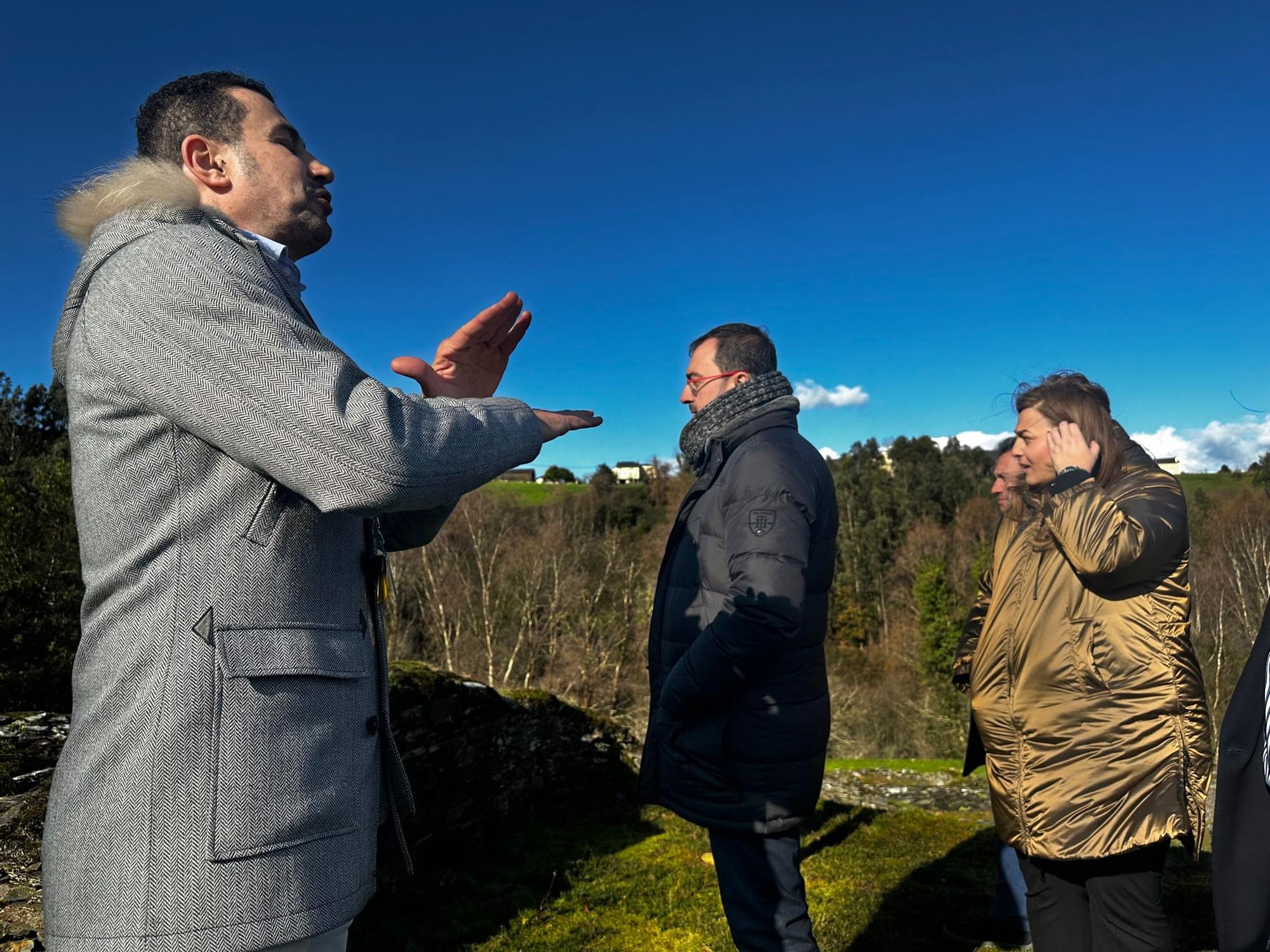 Visita institucional al emblemático castro de Coaña, de la Edad del Hierro