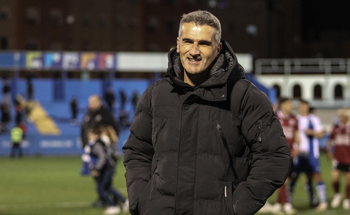 El entrenador del Alcoyano, Vicente Parras