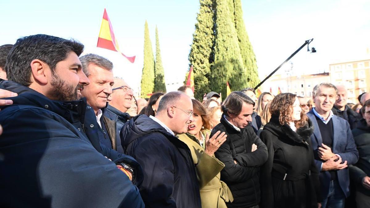 El presidente regional participa en la manifestación del PP convocada en Madrid