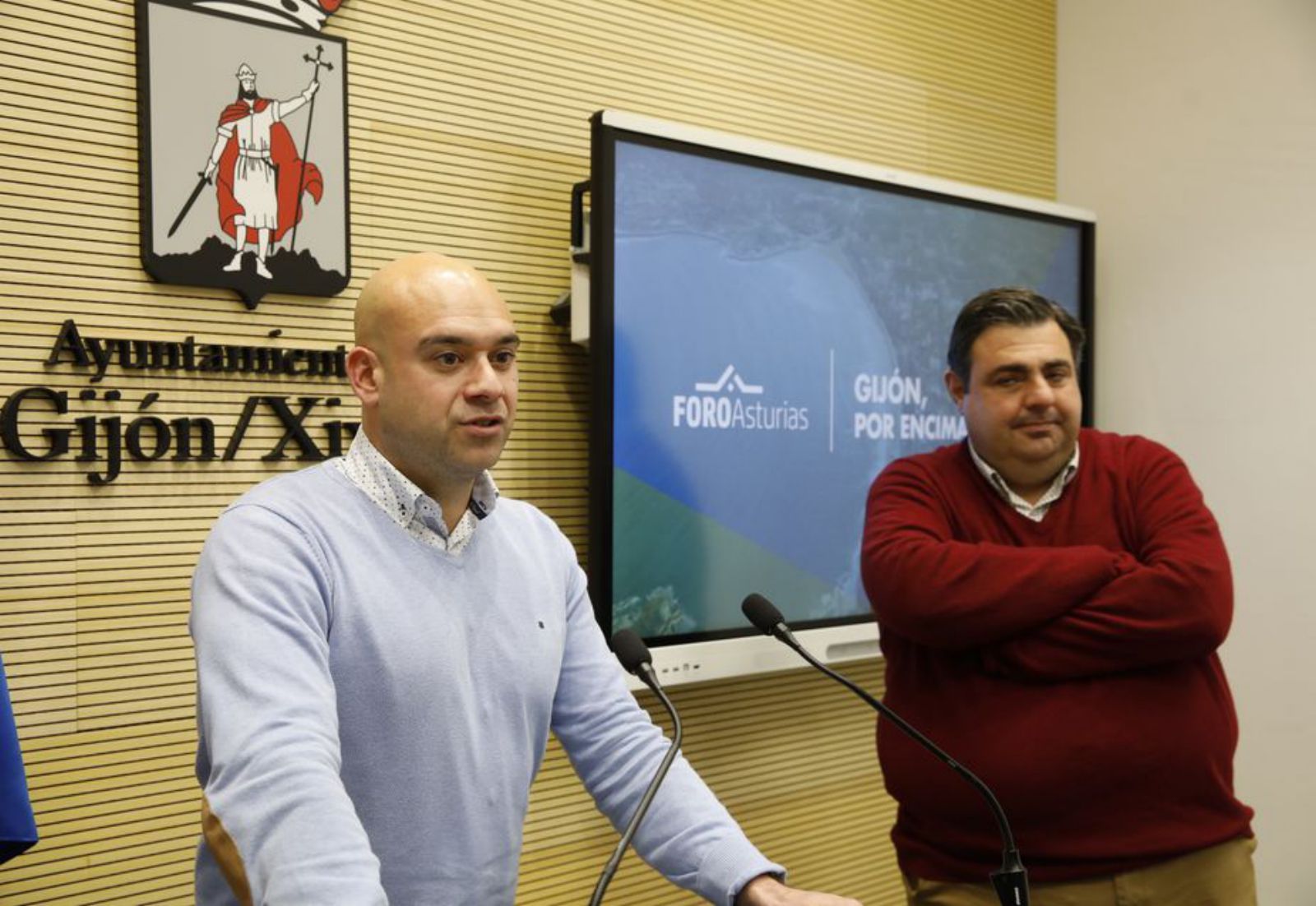 Jesús Martínez Salvador, a la izquierda, y Pelayo Barcia, ayer, durante su rueda de prensa en el Ayuntamiento. | Ángel González