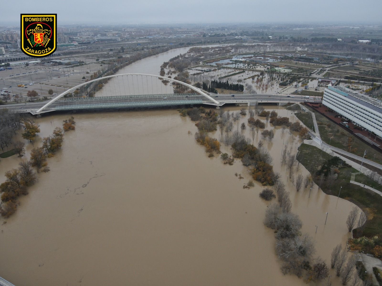 FOTOGALERÍA | Crecida extraordinaria del Ebro en Zaragoza vista desde un dron