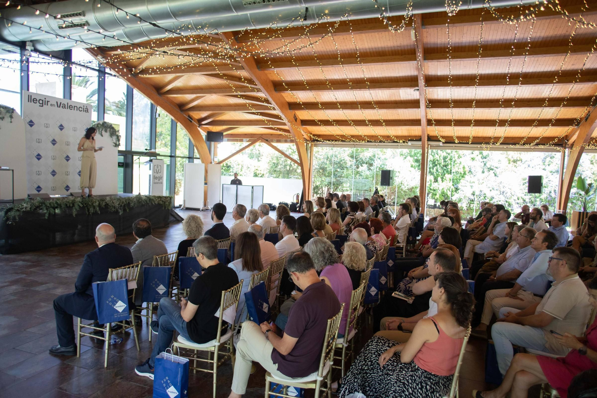 La Fundació Bromera per al Foment de la Lectura presenta la campanya «Llegir en valencià, la memòria de l’aigua» a la Sala Rex d’Alzira