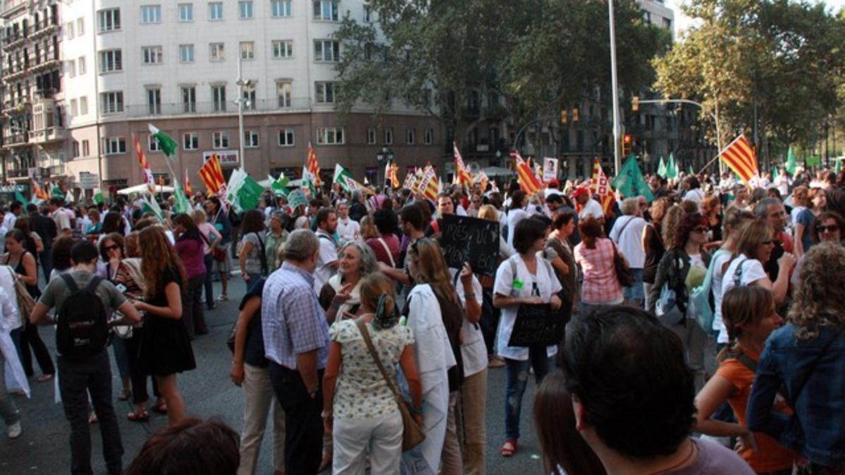 Manifestación de trabajadores sanitarios en el centro de Barcelona.