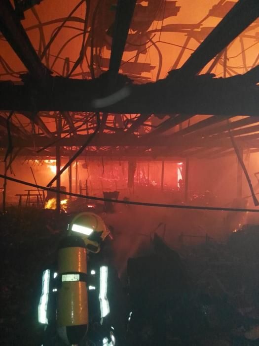 Devastación en el incendio en el Polígono El Viso.