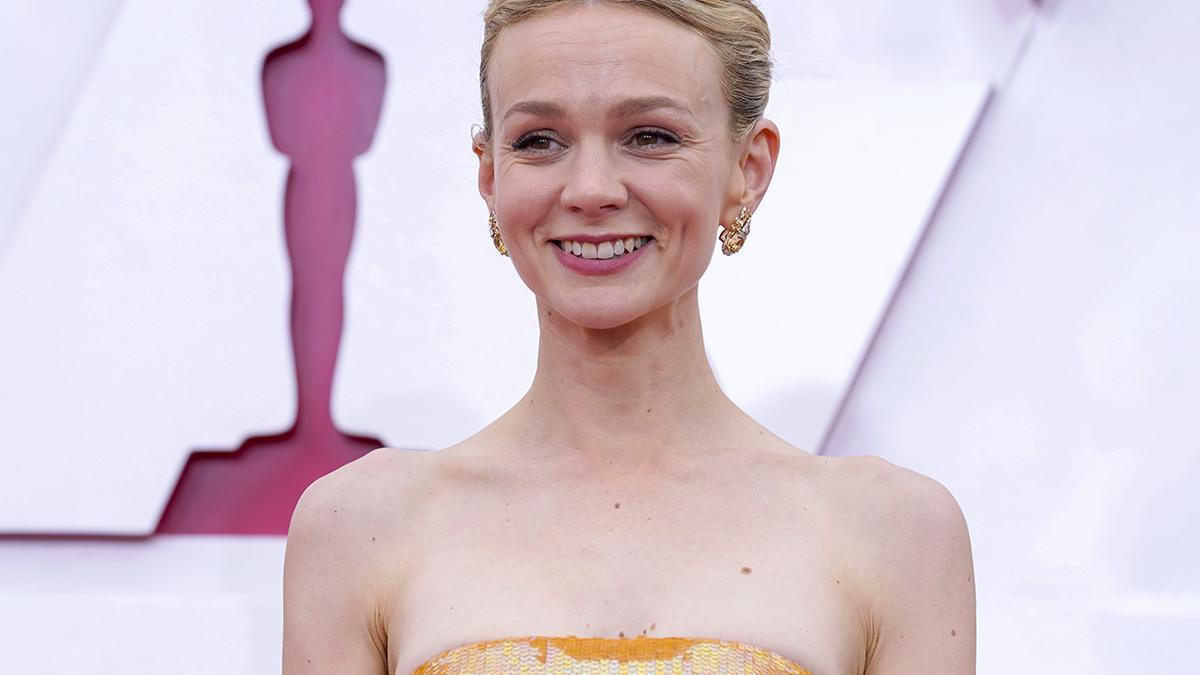 Primer plano de Carey Mulligan en los premios oscar 2021