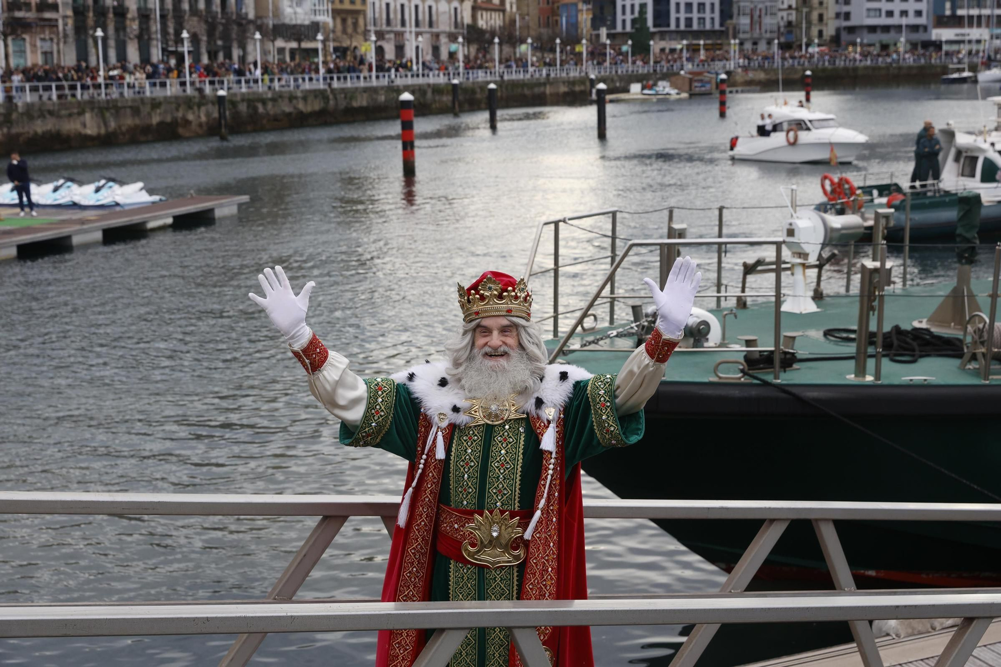 En imágenes: Los Reyes Magos desembarcan en Gijón